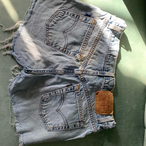Levi Strauss distressed shorts - Picture 2 of 4